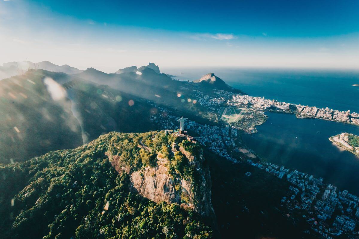 statua chrystusa odkupiciela w rio de janeiro widok z lotu ptaka