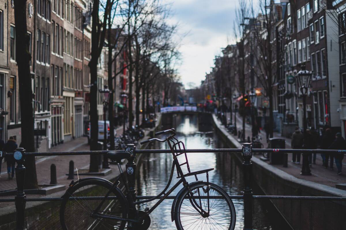 amsterdam komunikacja miejska rower