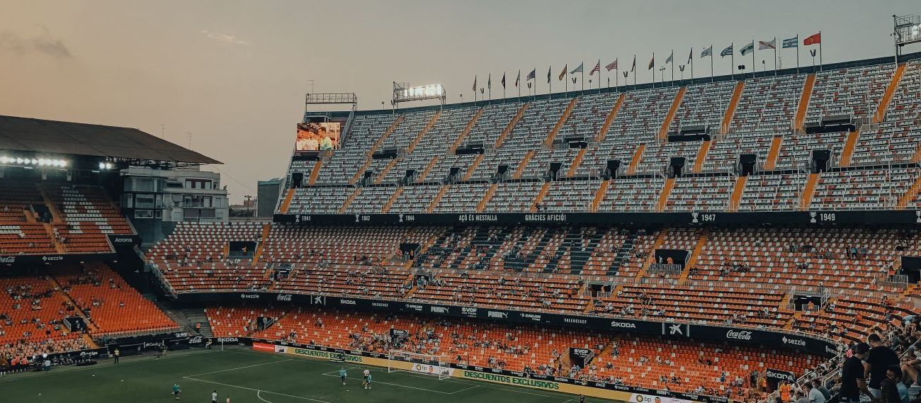 estadio mestalla trybuny ludzie